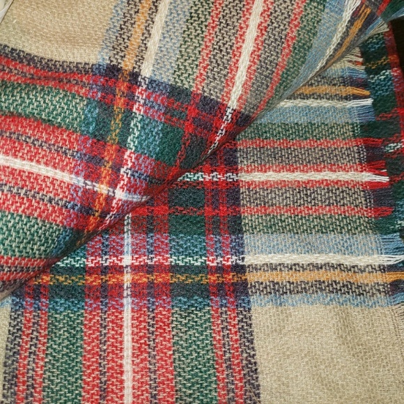 New Modcloth Loch and Key Tartan Blanket Scarf - Picture 6 of 8